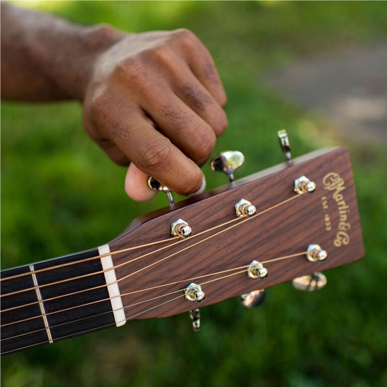 How to Tune an Acoustic Guitar: A Beginner&rsquo;s Step-by-Step Guide